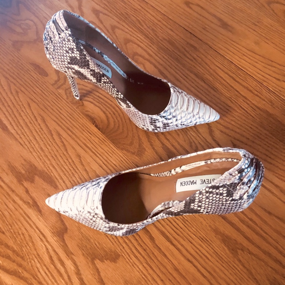 Steve Madden Proto snake skin heels size 9